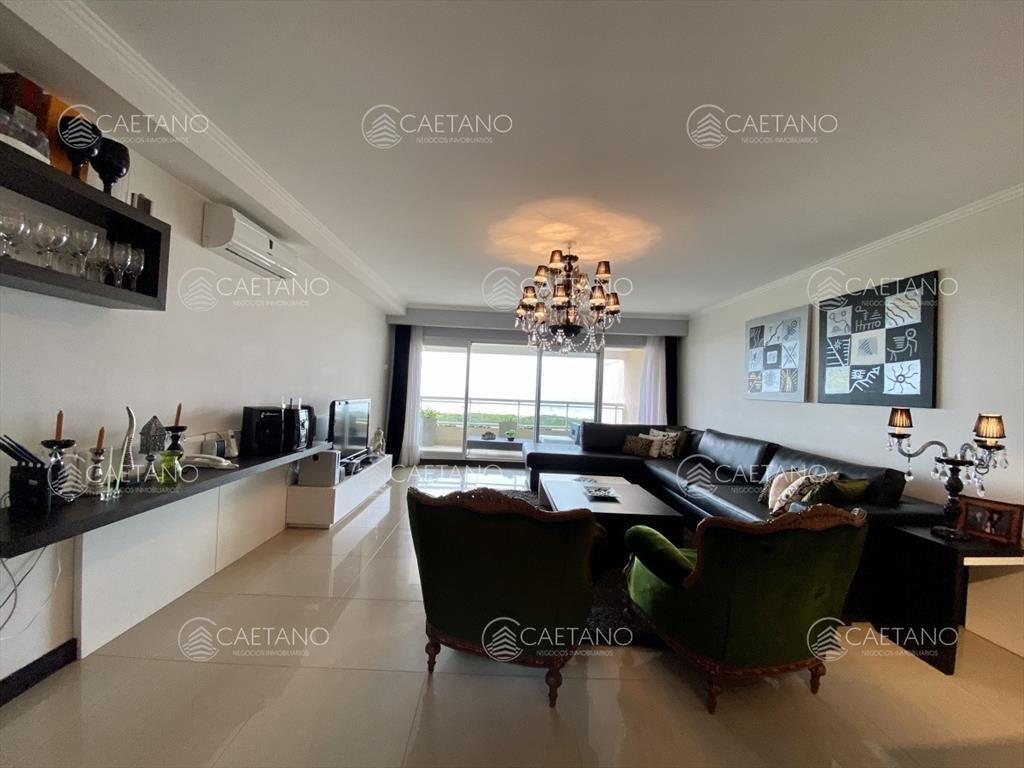 Venta apartamento 3 dormitorios playa brava Punta
