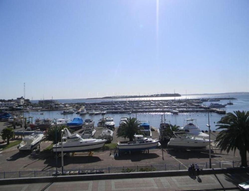 Apartamento en venta de 4 dormitorios en Punta