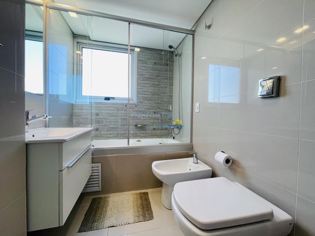 Apartamento con Vista al Mar de 3 Dormitorios y +