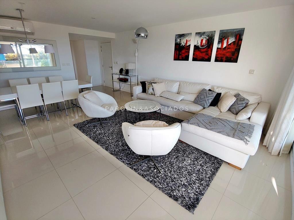 Apartamento en venta en primera linea en Punta del Este.