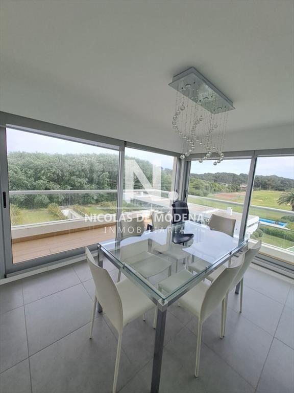 En venta apartamento de 2 dormitorios en Punta del Este.