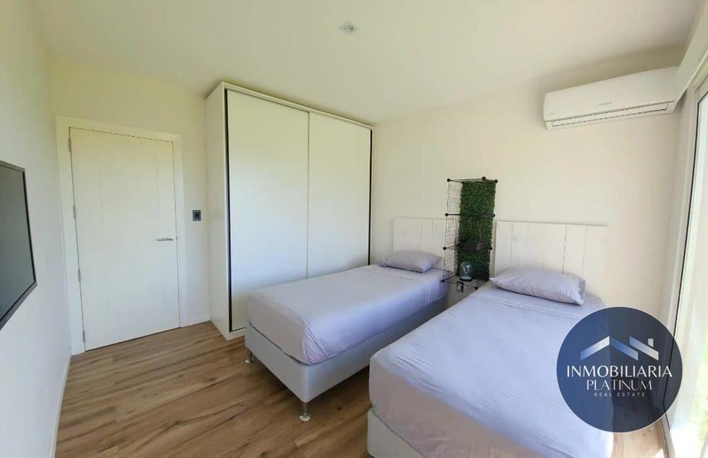 Casa en venta c/ cochera en La Tahona