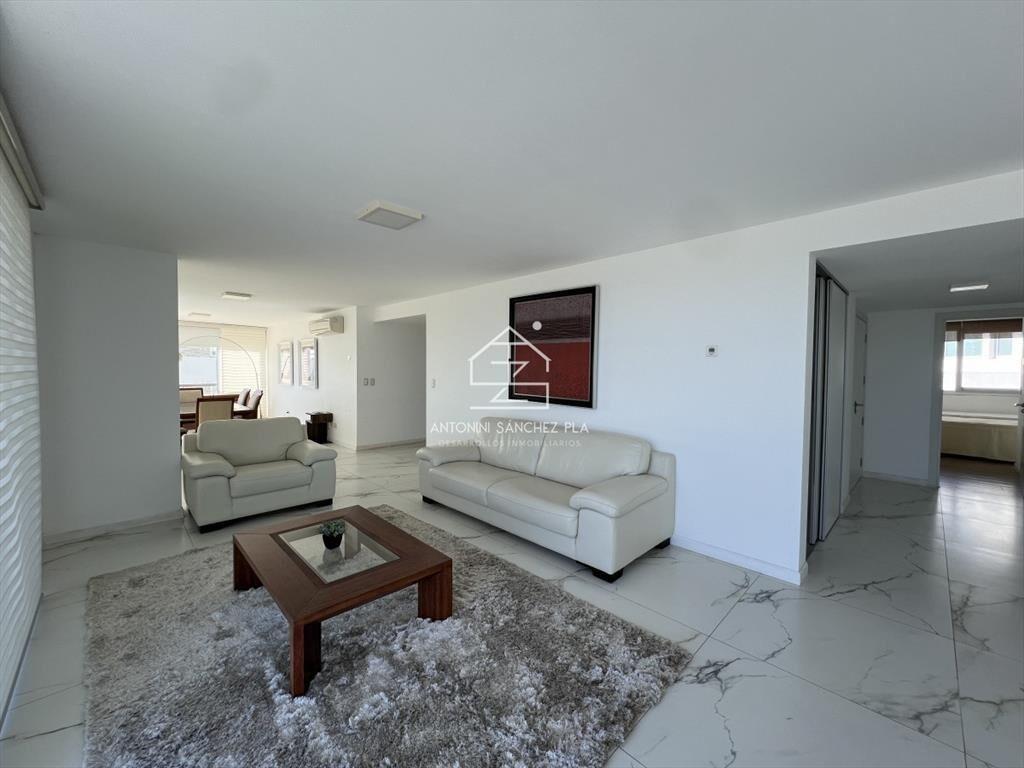 Hermoso apartamento en venta 4 dormitorios. Frente al mar P
