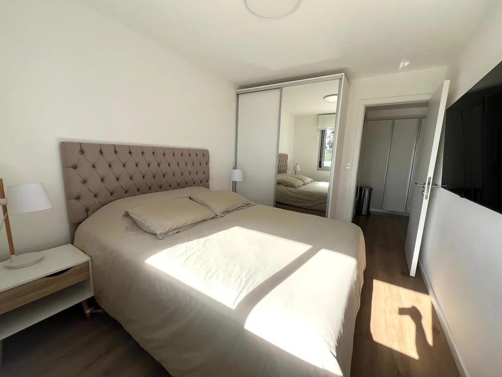 Venta Apartamento 2 Dormitorios y Garaje Amoblado en Buceo