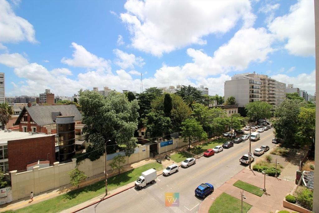 VENTA APARTAMENTO 3 DORMITORIOS Y SERVICIO POCITOS