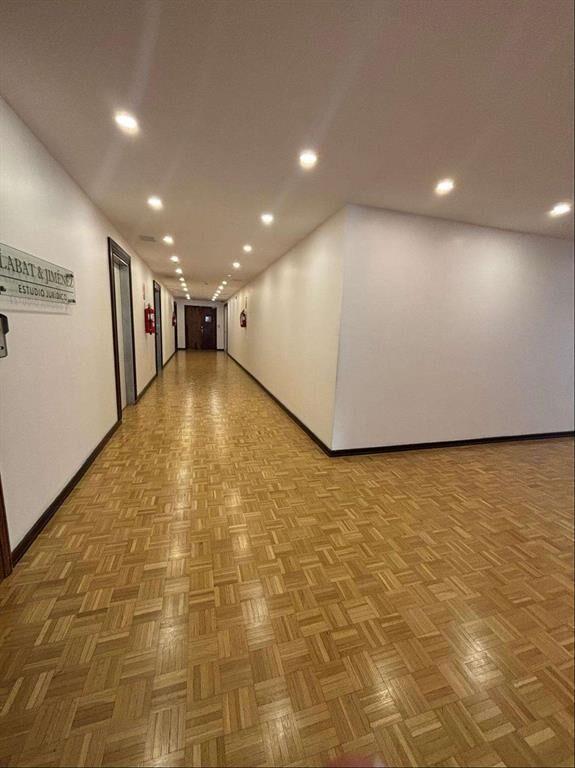 Venta Oficina con renta edificio corporativo Ciudad Vieja