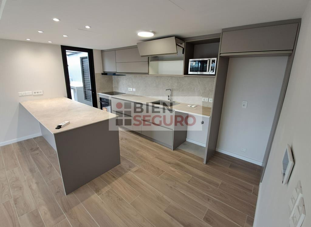 Penthouse de 2 dormitorios en alquiler en Carrasco Norte. C