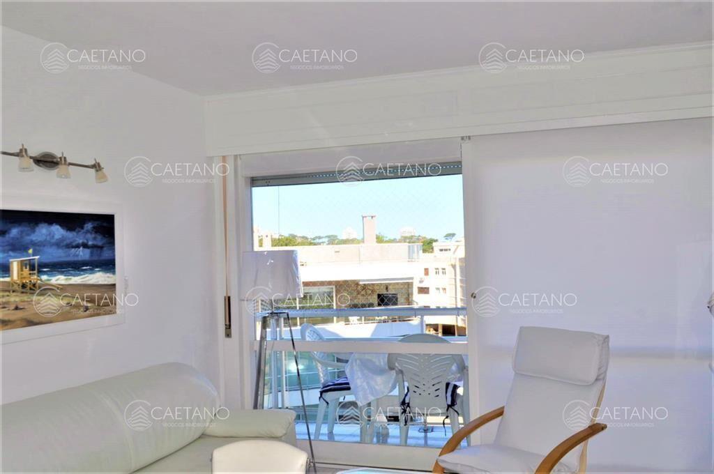 Venta apartamento 1 dormitorio frente al mar, playa mansa P