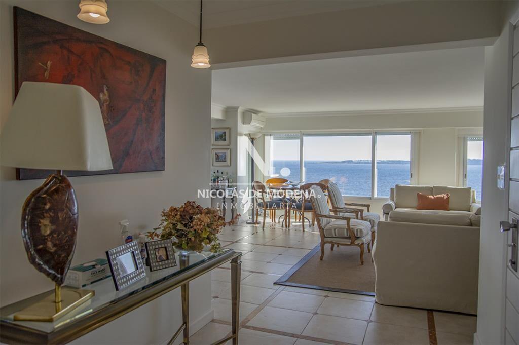 Torre frente al mar, departamento en venta, 3 suites. Punta