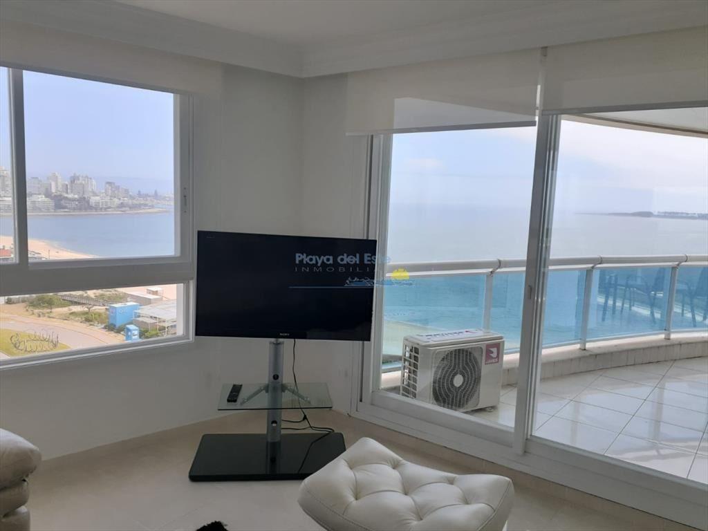 Apartamento en Venta de 3 Dormitorios en Punta ,