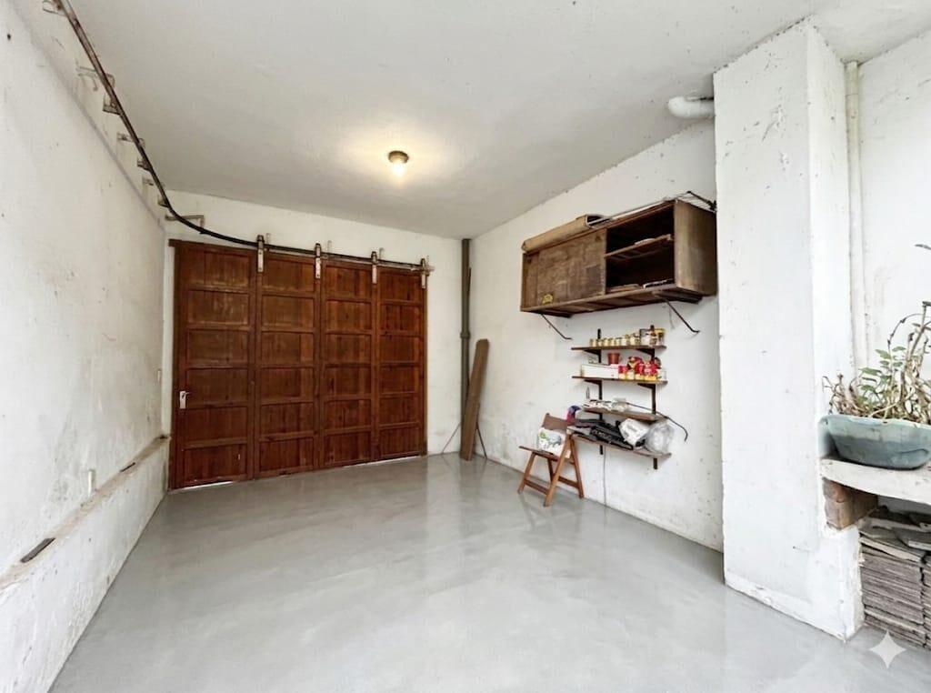Casa a la Venta en La Comercial de Tres Dormitorios con Coc