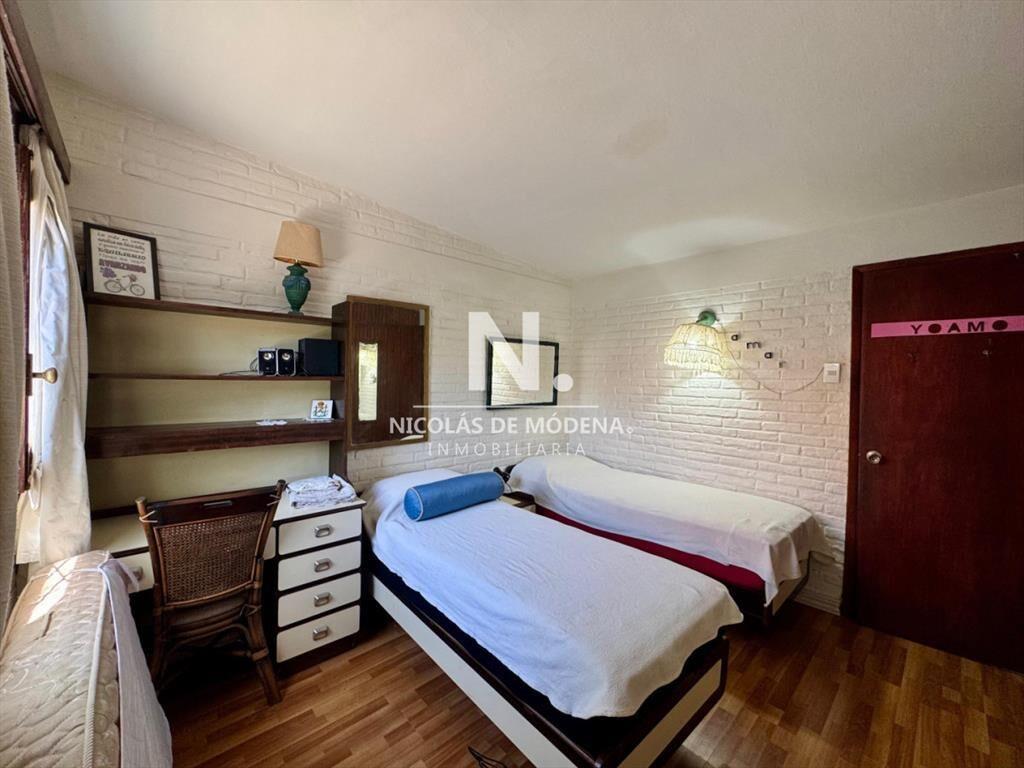 Amplia casa sobre parada 36 de Camino a la Laguna en venta