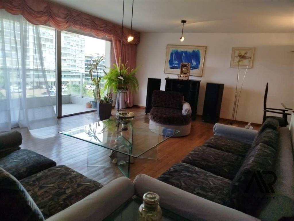 Apartamento 3 Dormitorios en buceo a metros de la rambl...