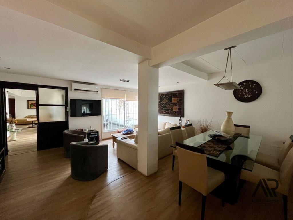 Venta casa de 6 dormitorios en Carrasco