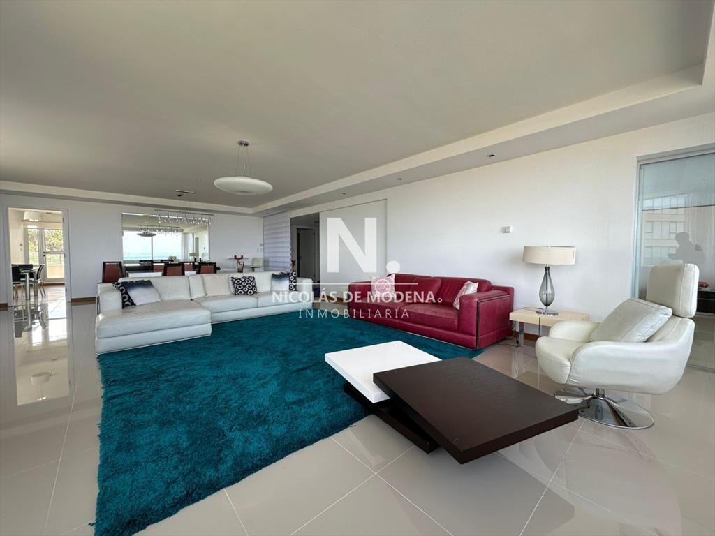 En venta apartamento de 3 dormitorios en suite en