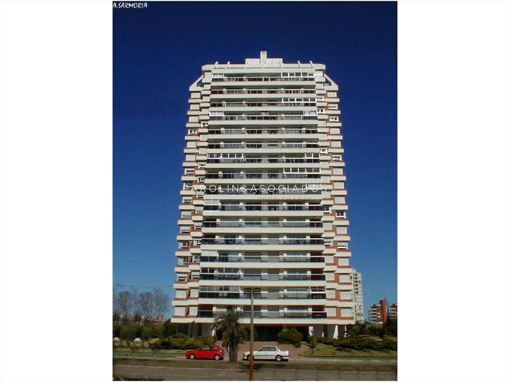 Apartamento en venta a pasos del mar en Punta del Este.