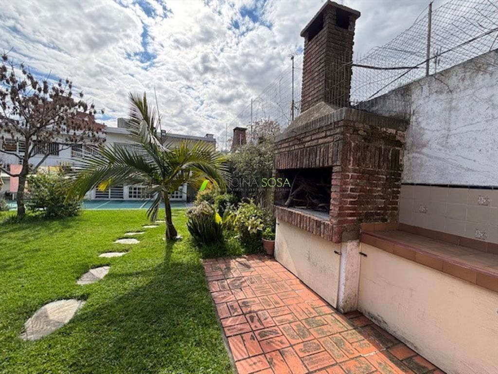 Oficina Sosa - Ramos esquina Perez Gomar casa amplia excele