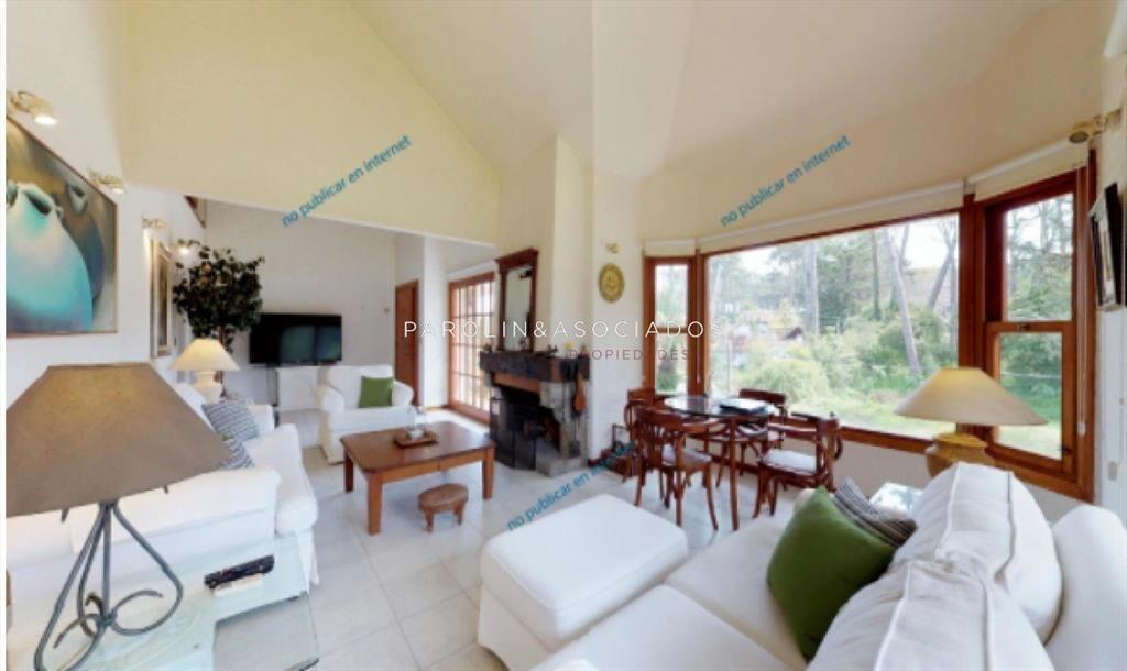 Hermosa casa en venta de 4 dormitorios en Lugano, Punta del
