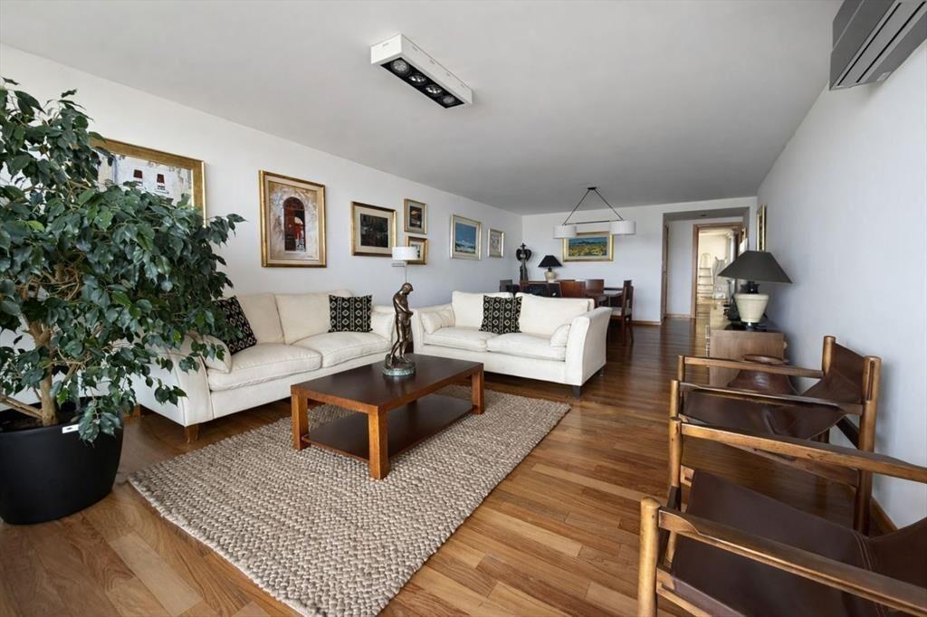 Venta apartamento 4 dormitorios 3 baños y 2 garajes frent...
