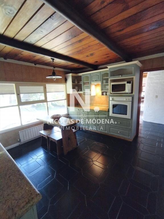 VENTA DE HERMOSA CASA EN BARRIO PINARES - 3 DORMITORIOS -