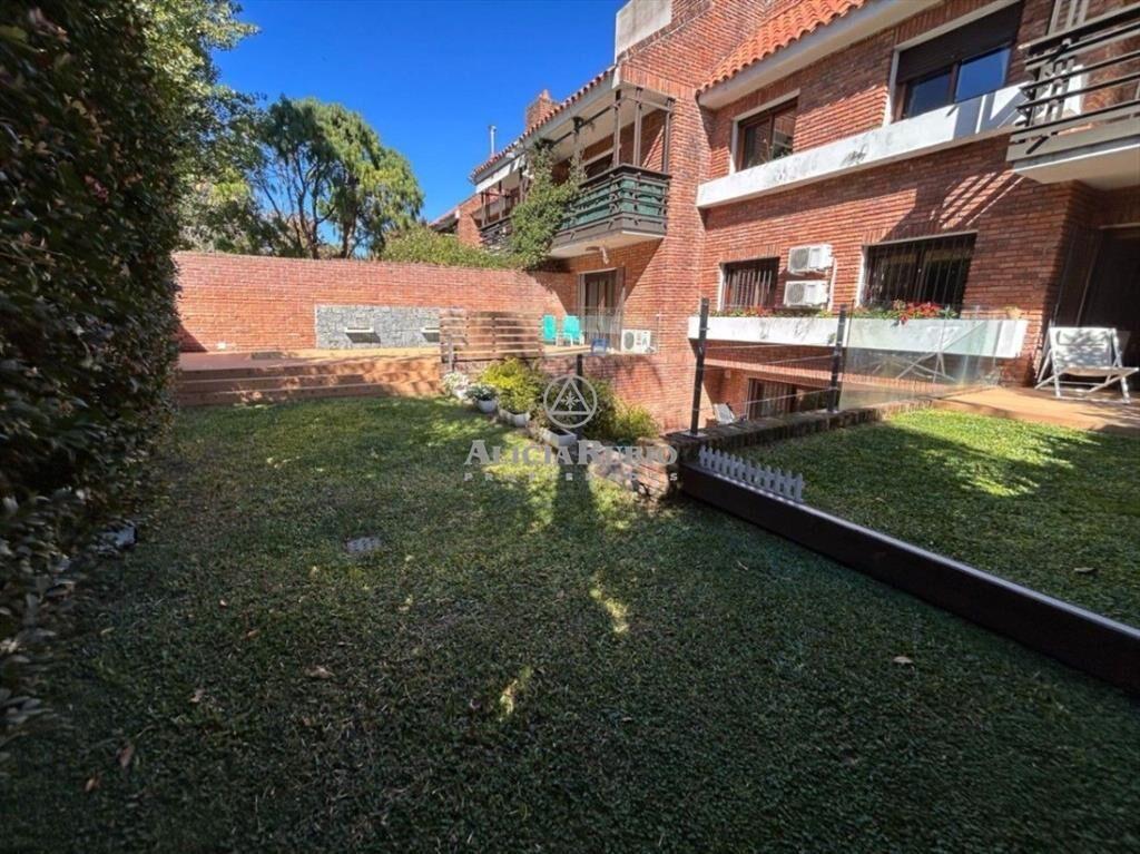 APARTAMENTO EN PLENO CARRASCO CON BARBACOA + FONDO + P...