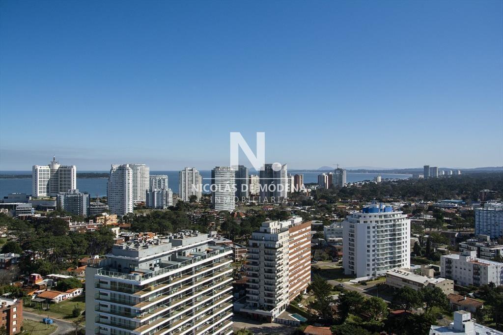 Vende apartamento en Piso Alto, Torre Icon, Aidy
