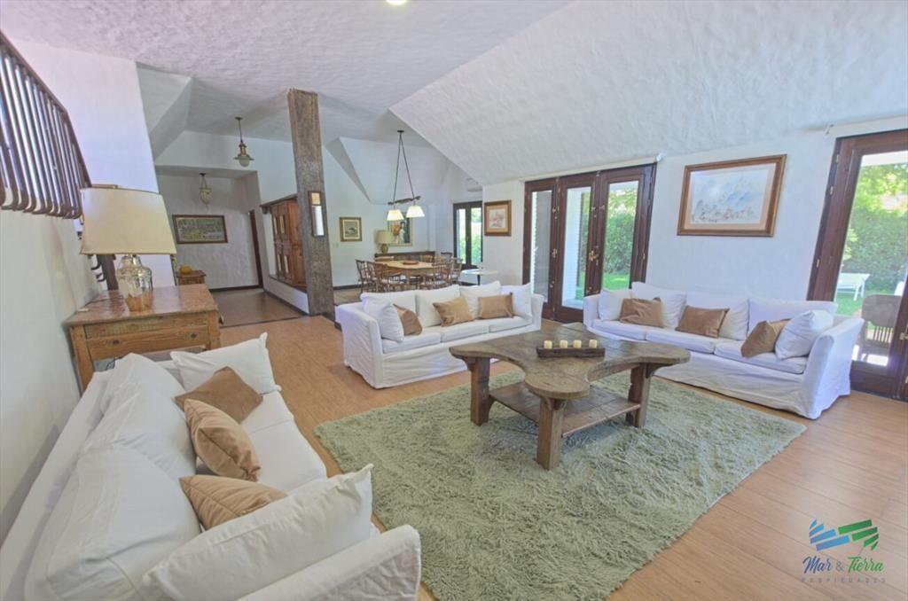Casa de 4 dormitorios con piscina climatizada en alquiler