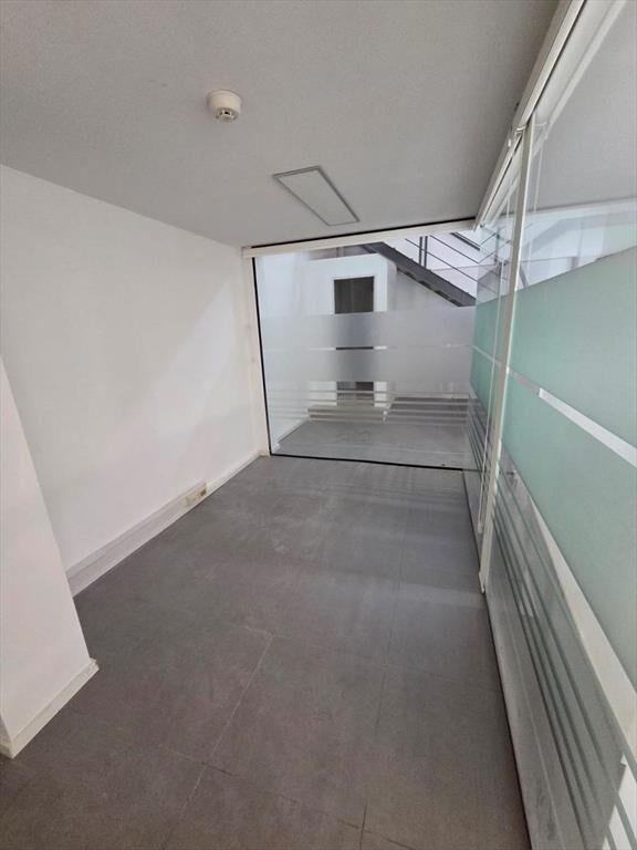 Juncal y Sarandi, 3 mts de frente, 180 m2 , excelente estad