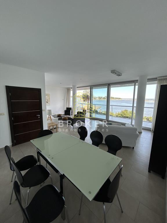 Venta de espectacular apartamento de 3 dorm. en .