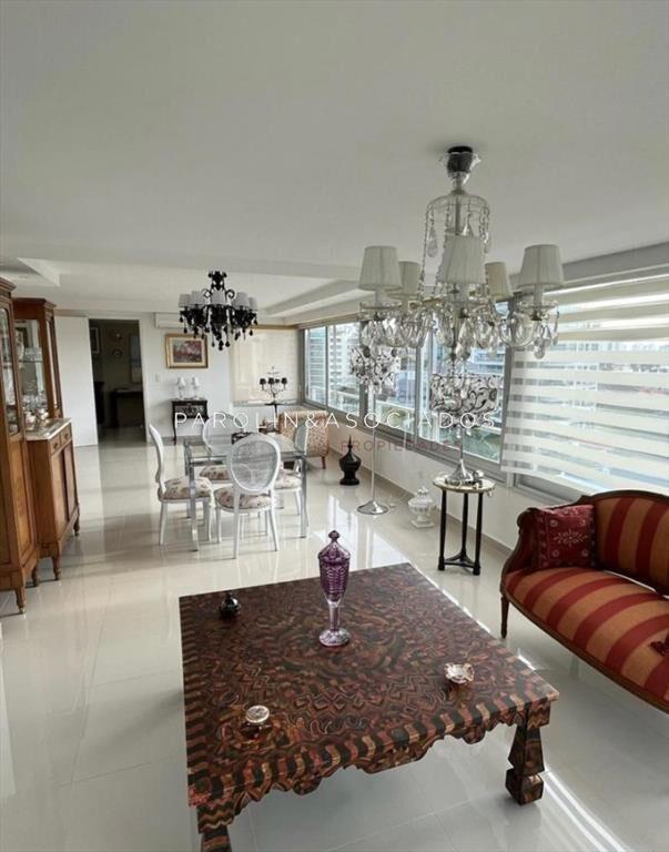 Apartamento de 3 dormitorios en venta en Torre