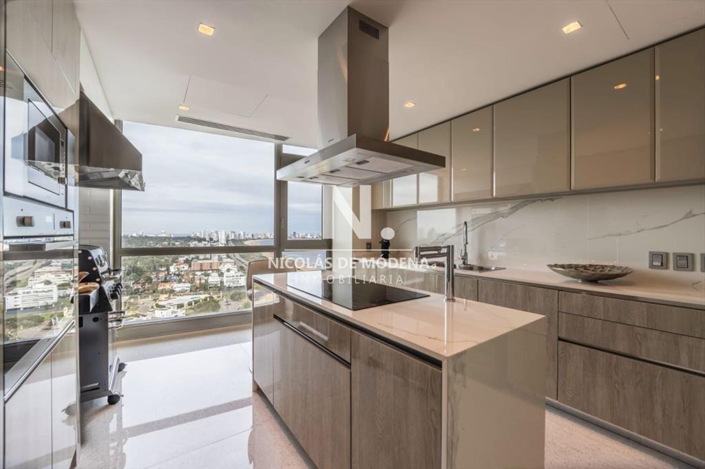Departamento de 4 dormitorios en venta en Torre
