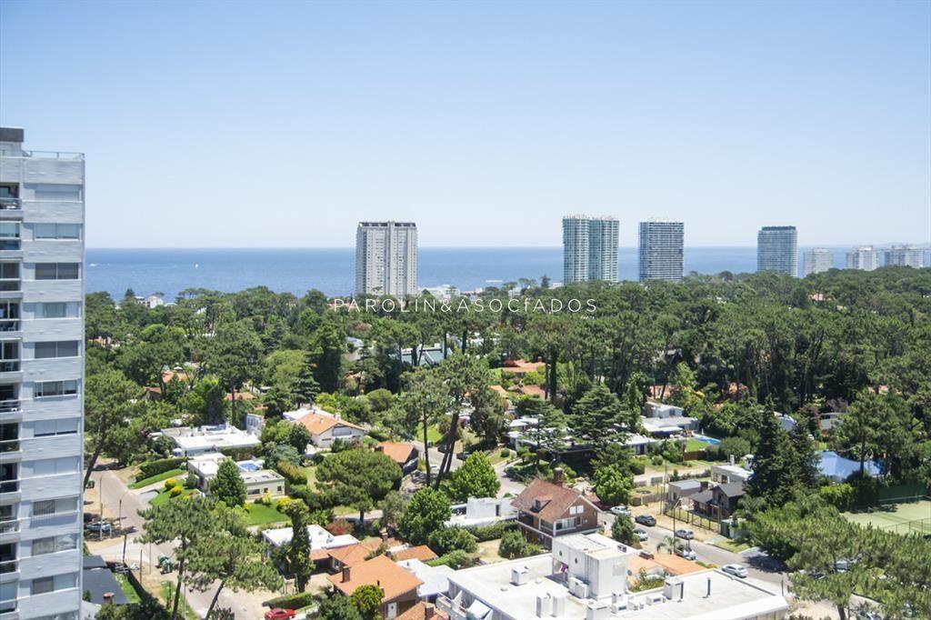 Vende apto de 2 dormitorios con vista al mar en