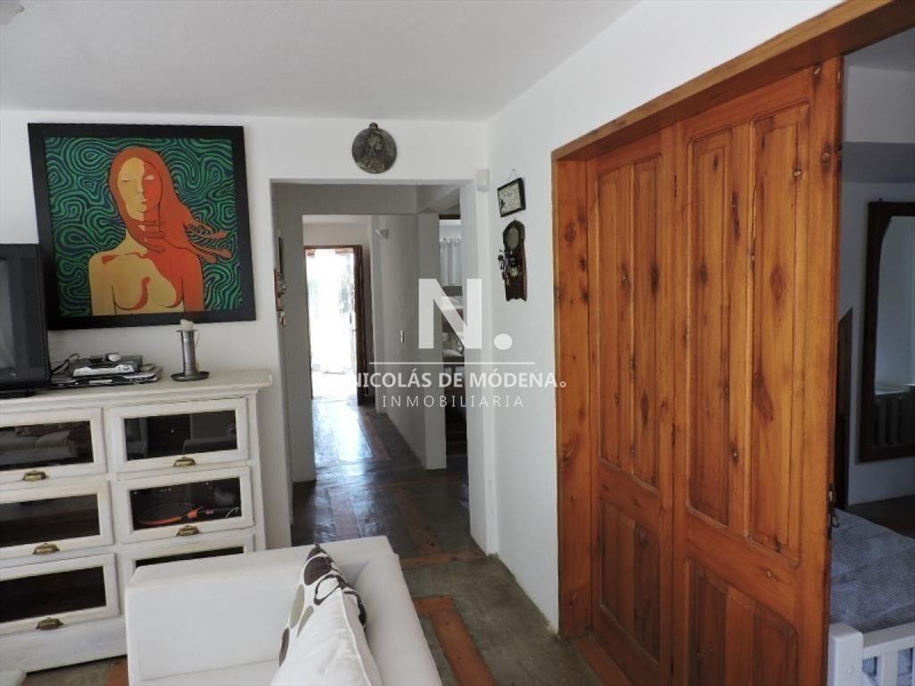 Amplia casa de dos plantas en venta ubicada en
