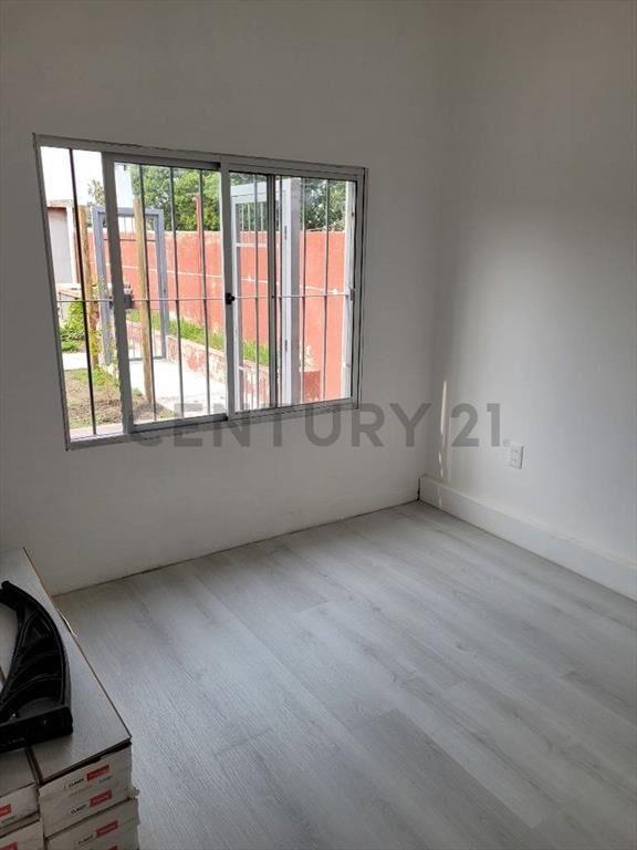 ALQUILER APARTAMENTO TIPO CASA, 2 DORMITORIOS, JARDÍN ANT...