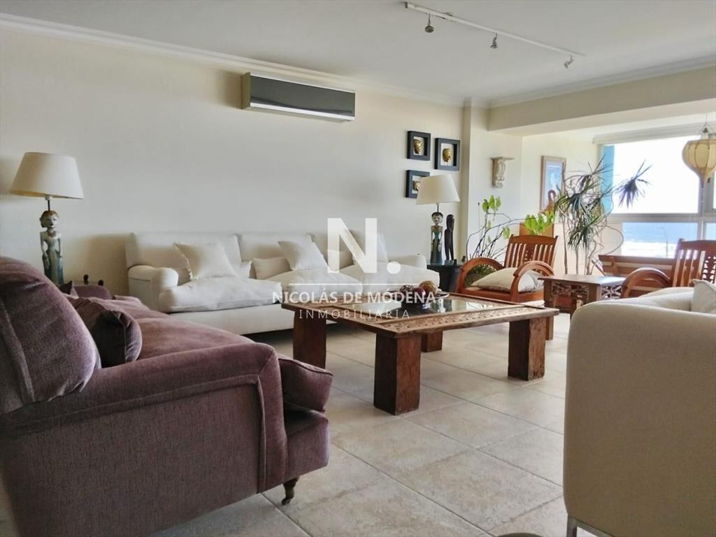 Exclusivo Apartamento Frente al Mar en Playa - de