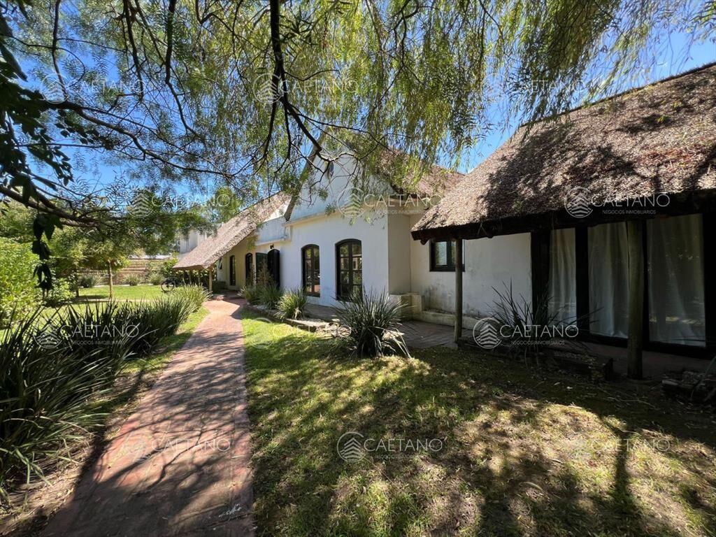 Amplia casa a la venta en Punta del Este de 6 dormitorios e