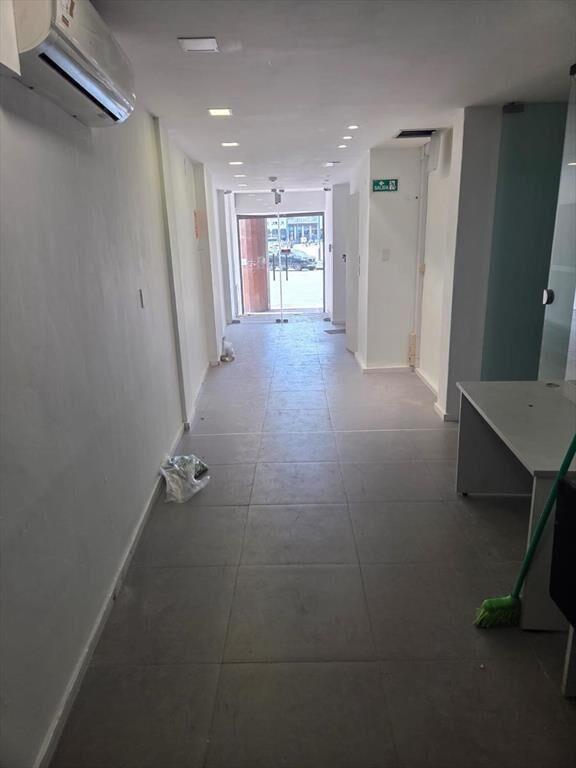 Juncal y Sarandi, 3 mts de frente, 180 m2 , excelente estad