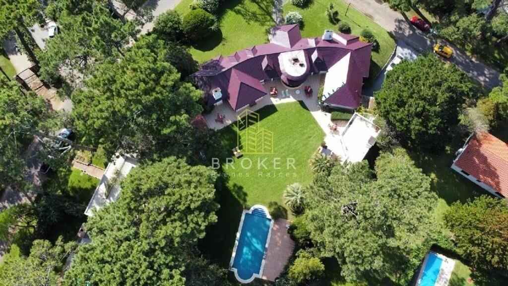 Casa en Venta y Alquiler 6 Dormitorios Barrio del