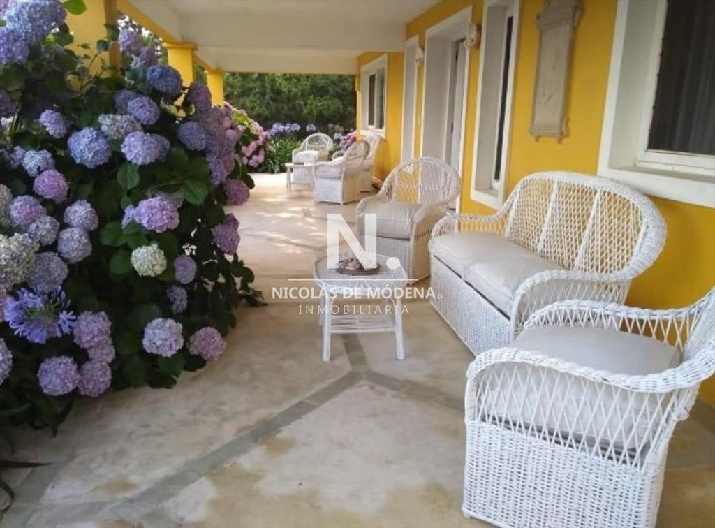 HERMOSA CASA EN BARRIO PRIVADO  DE LA BARRA