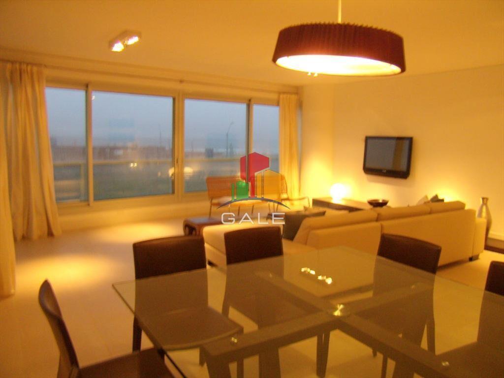 Apartamento en Brava, 3 dormitorios *
