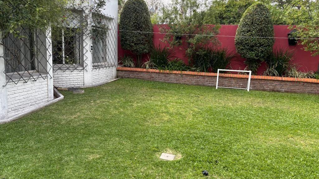 Venta de 2 excelentes casas en un padrón sobre J. Suarez...