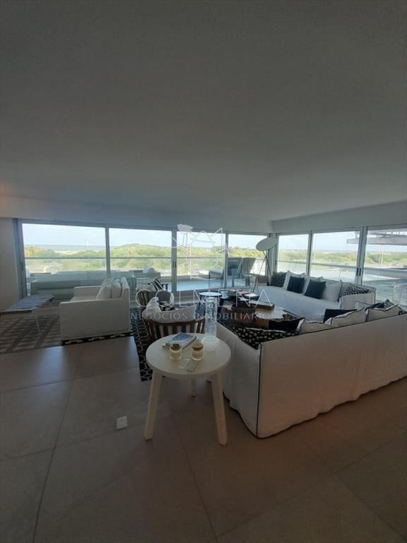 Apartamento de 3 dormitorios en Silente , Punta ,