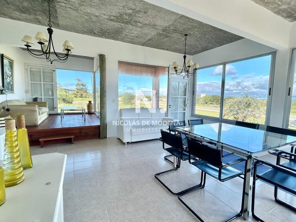 Excelente casa en La Juanita - Primera lÃnea del mar En Aq