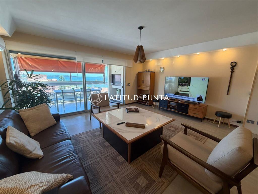 Apartamento frente al mar, 3 dormitorios más