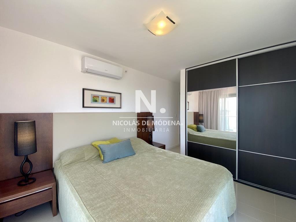 Gran living comedor con salida a amplia terraza con vista y