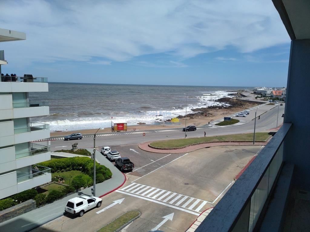 apartamento con vista a playa brava zona de