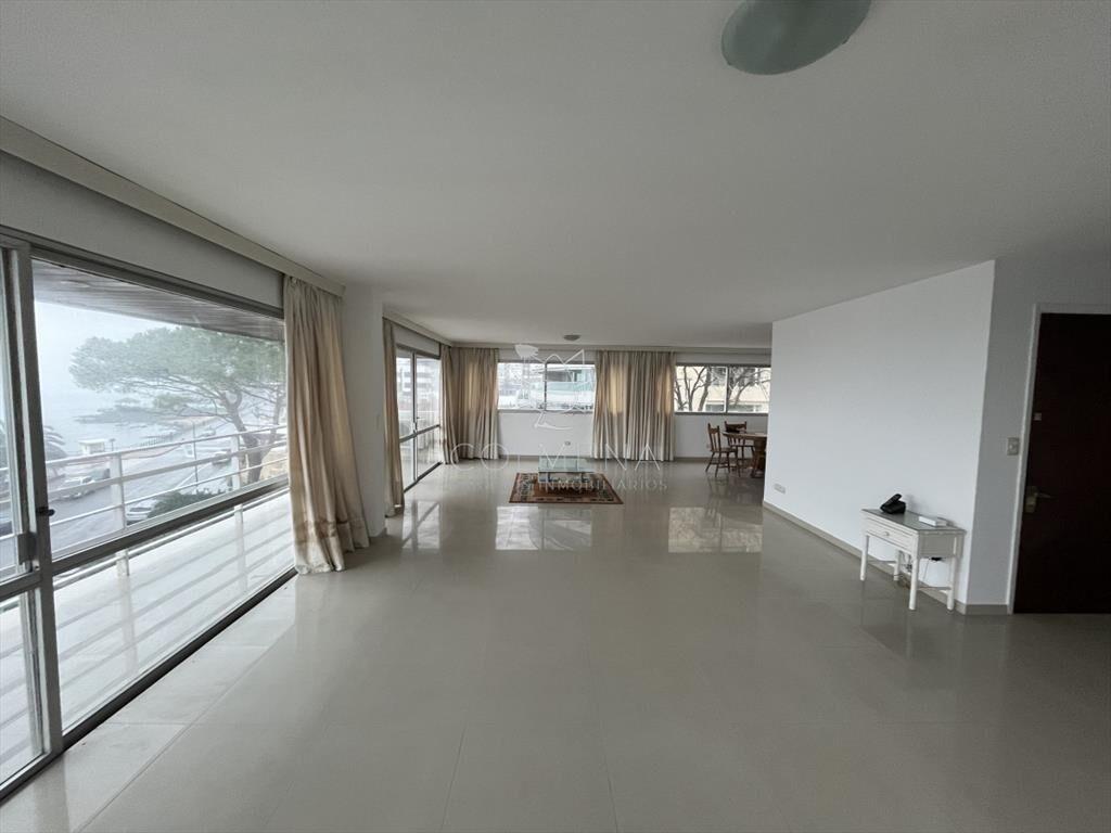 Apartamento en venta, puerto Punta del Este.