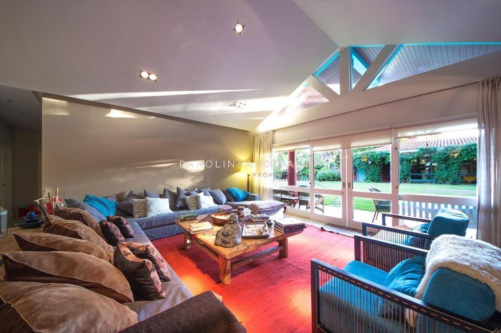 VENTA DE CASA DE 5 DORMITORIOS EN BEVERLY HILLS