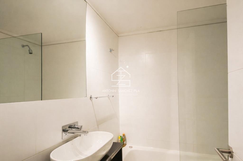 En venta en zona playera, apartamento de 3 dormitorios en B
