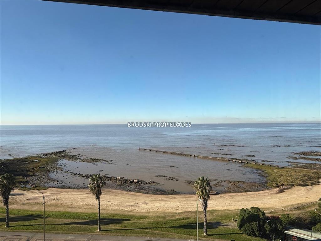 VENTA APARTAMENTO EN RAMBLA DE PUNTA CARRETAS